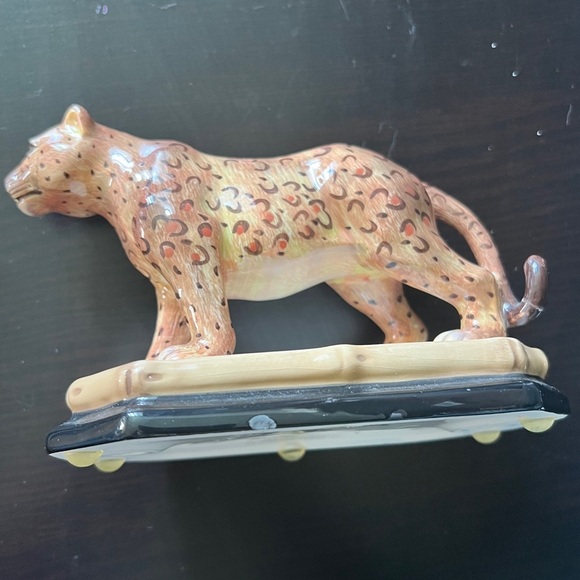Rare Certified International Empire Leopard Figurine by Raymond Waites 4.5” - Picture 1 of 8